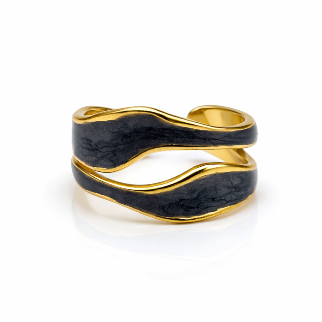 Goldener Ring mit schwarzer Emaille im fließenden Design, minimalistischer Statement-Ring, größenverstellbar, wasserfester Modeschmuck für Damen