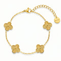 Goldenes Kleeblatt Armband mit strukturierter Oberfläche – eleganter Damenschmuck im zeitlosen Design