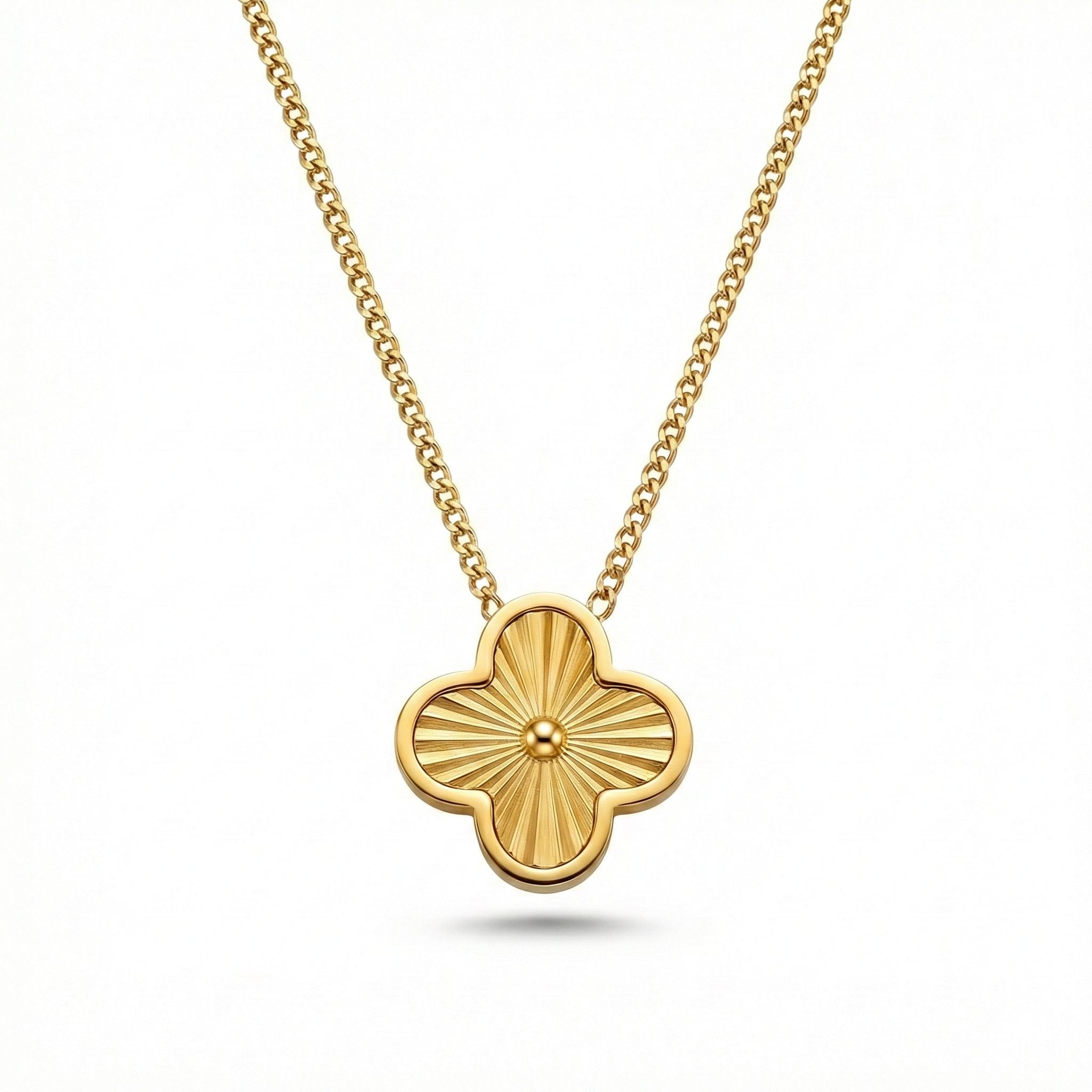 Goldene Kleeblatt Halskette mit feinem Kettenanhänger – minimalistischer Schmuck für Alltag und besondere Anlässe