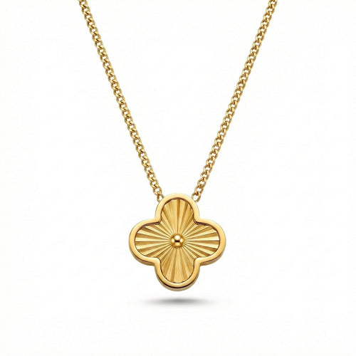 Goldene Kleeblatt Halskette mit feinem Kettenanhänger – minimalistischer Schmuck für Alltag und besondere Anlässe