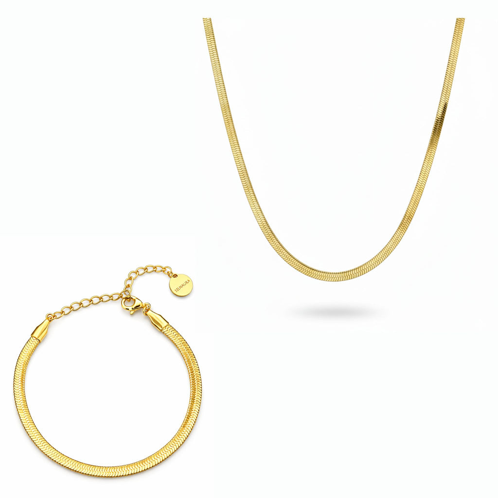 Golden Flow Snake Schmuck Set mit goldfarbener Schlangenkette und passendem Armband, minimalistisch dargestellt auf reinweißem Hintergrund.