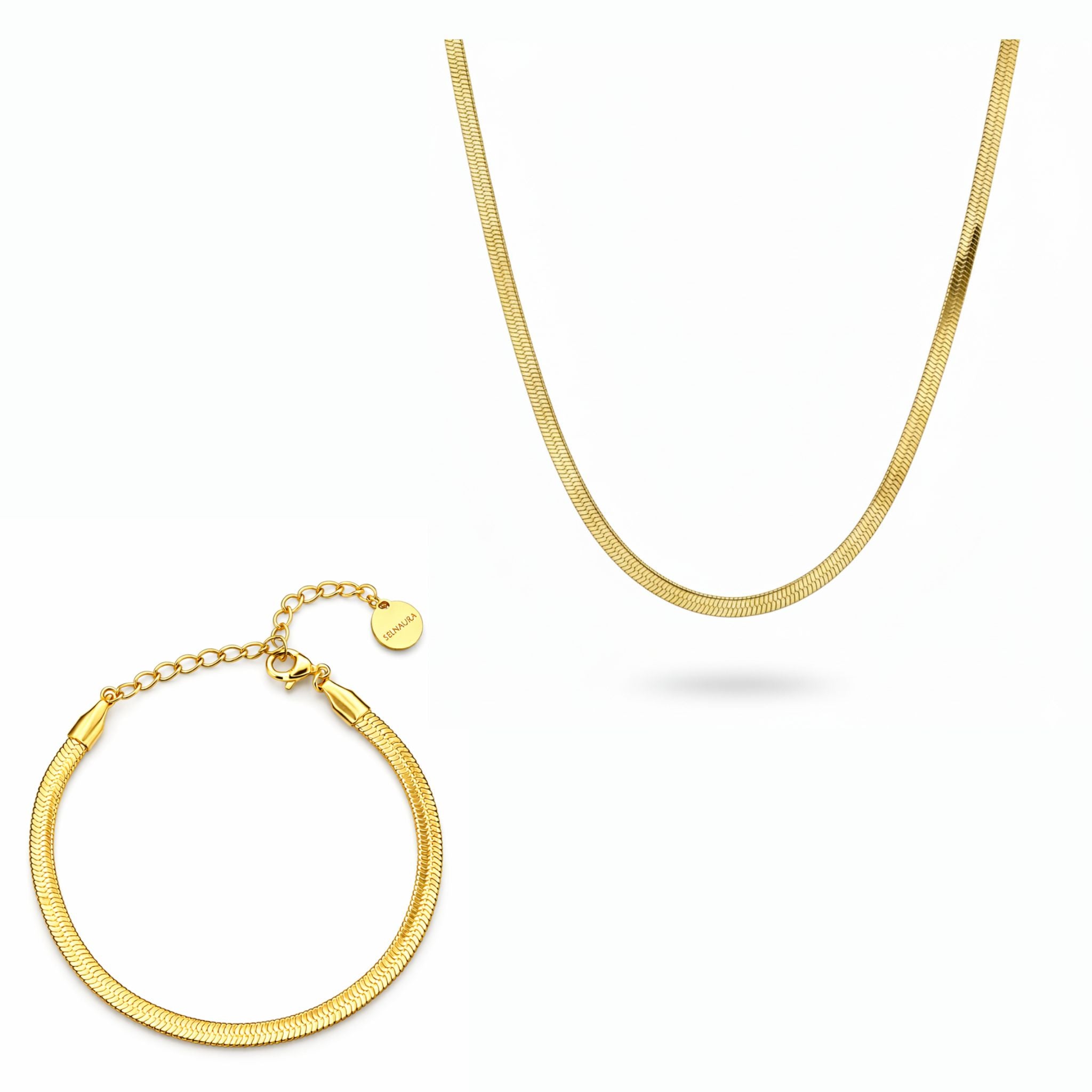 Golden Flow Snake Schmuck Set mit goldfarbener Schlangenkette und passendem Armband, minimalistisch dargestellt auf reinweißem Hintergrund.