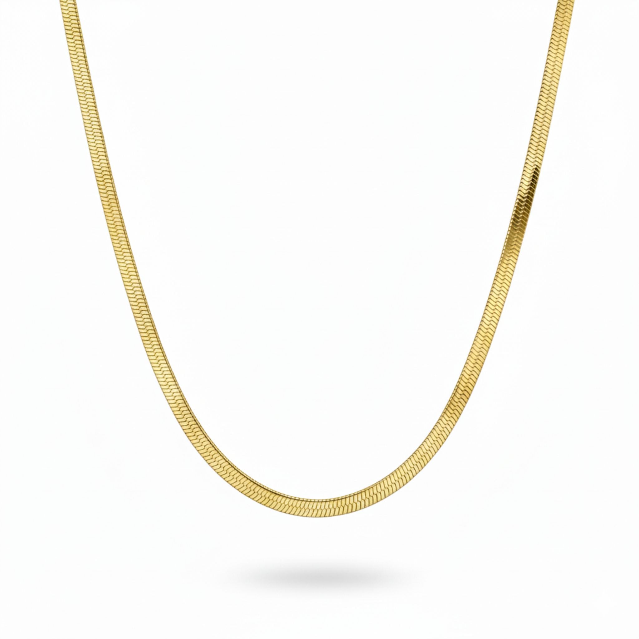 Liquid Flow Snake Kette – elegante goldfarbene Schlangenkette mit flachem, glänzendem Design, minimalistischer Selnaura Schmuck