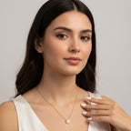 Zirkonia Halskette in Gold getragen, dezent und edel, wasserfester Modeschmuck für Damen, perfekte Geschenkidee