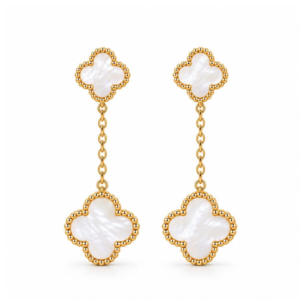Pearl Clover Ohrhänger in Gold mit weißen Perlmutt-Kleeblättern und Kugelrand, Edelstahl 18K vergoldet