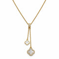 18K Gold Lariat Halskette mit Diamanten und Perlmutt Kleeblatt Anhängern, luxuriöser Goldschmuck freigestellt auf weißem Hintergrund