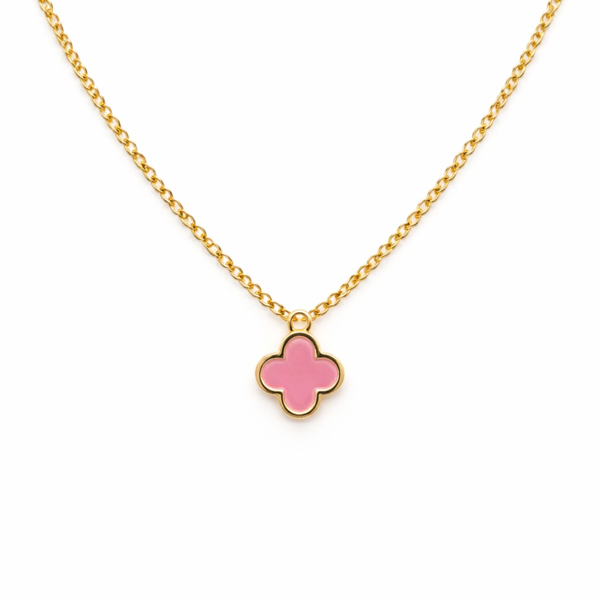 Rosé Aura Clover Kette – goldene Halskette mit roséfarbenem Kleeblatt Anhänger von Selnaura