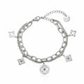 Charm Armband in Silber mit Kleeblatt- und geometrischen Anhängern, wasserfest, hautfreundlich, langlebiger Modeschmuck für Damen