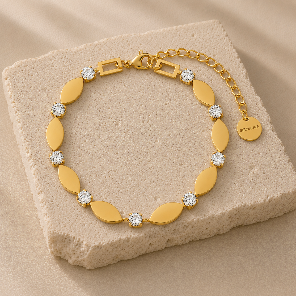 Wasserfestes Damen Armband Gold mit individuellen Gravurflächen