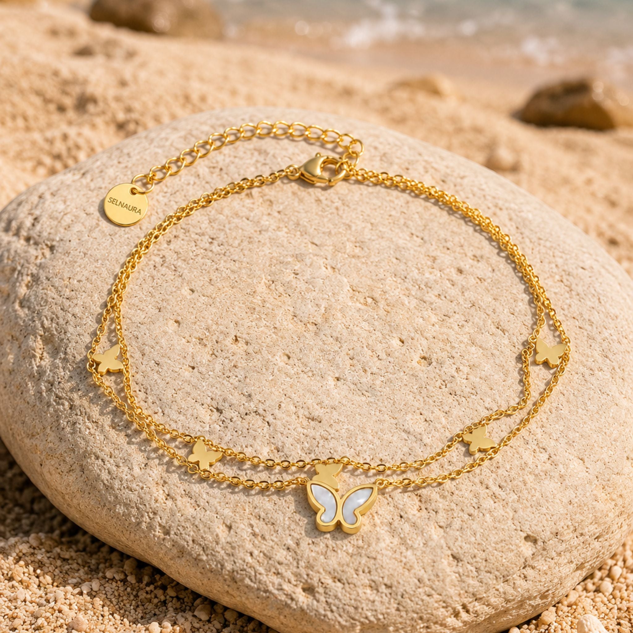 Filigrane Gold Fußkette mit Schmetterling Anhängern und Perlmutt Akzent