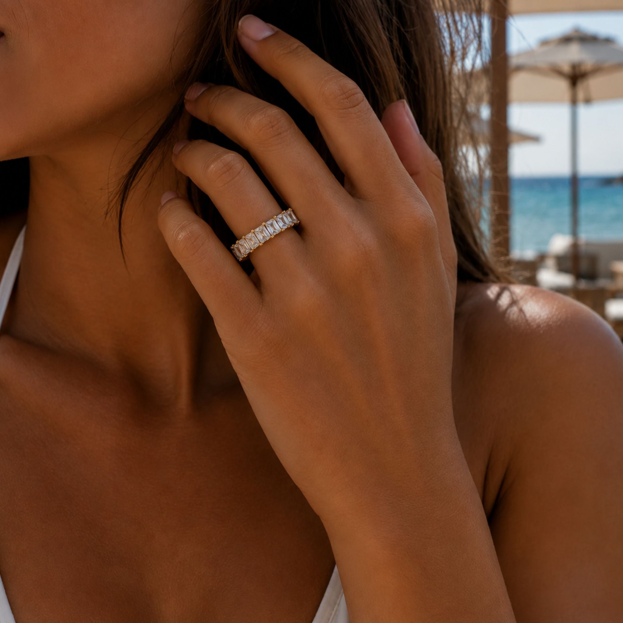 Diamond Princess Ring Gold elegant am Finger getragen