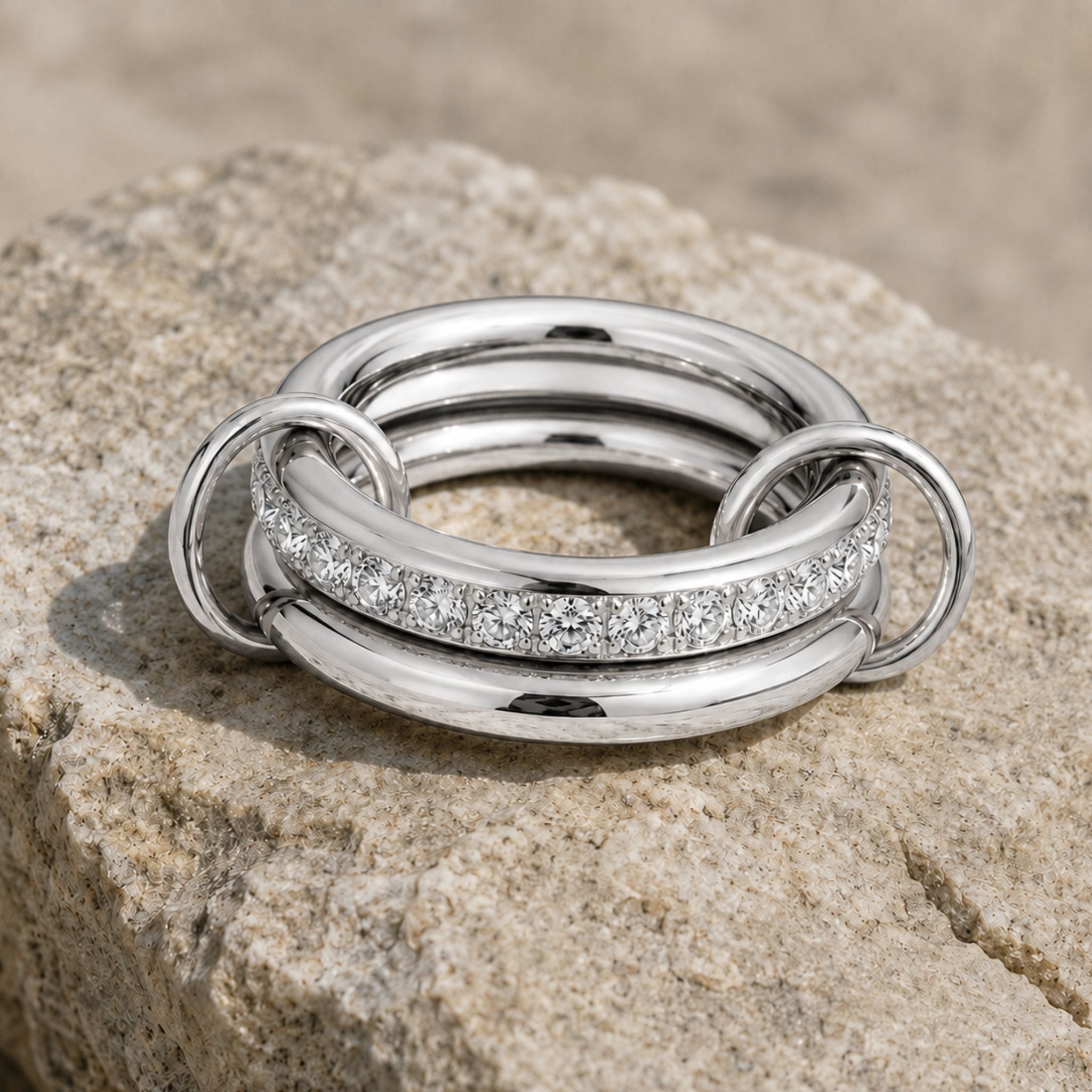 Silberner Edelstahl Ring mit hochwertigem Zirkonia Besatz