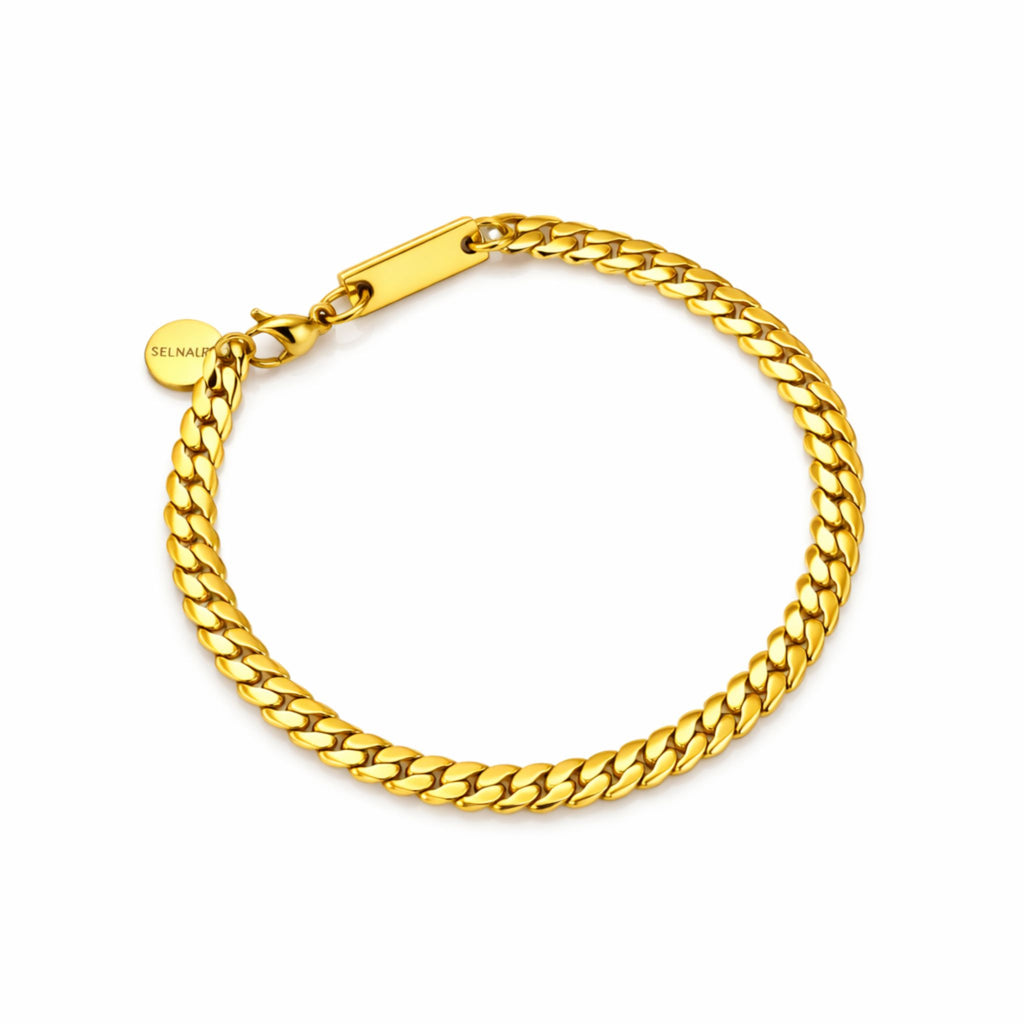 Goldenes Urban Chain Armband mit markanter Panzerkette, minimalistisches Design, moderner Schmuck auf weißem Hintergrund