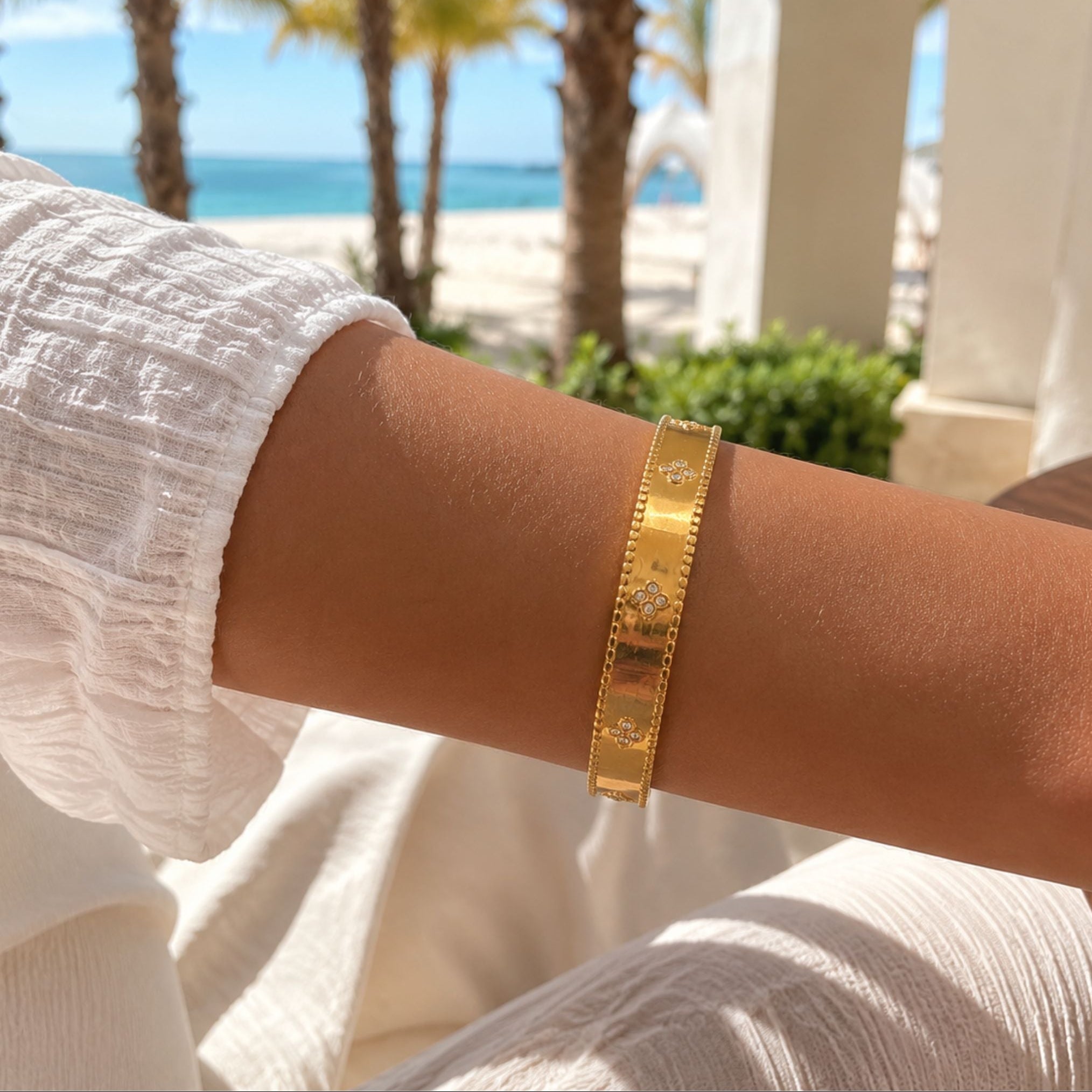 Eleganter Gold Armreif mit Zirkonia für Damen