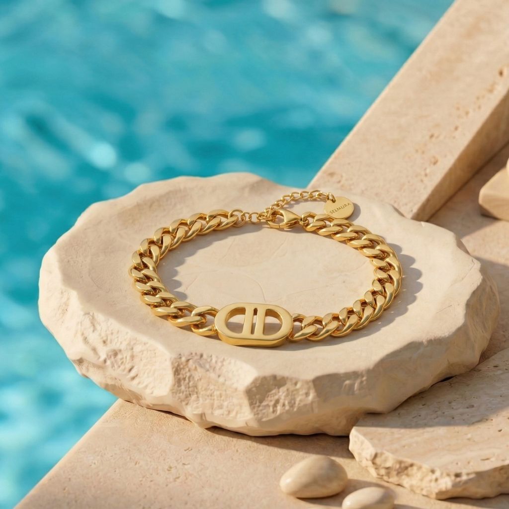 Golden Pulse Armband in Gold am Pool – wasserfest, hyperallergen, kein Abfärben – Damen Schmuck von Selnaura