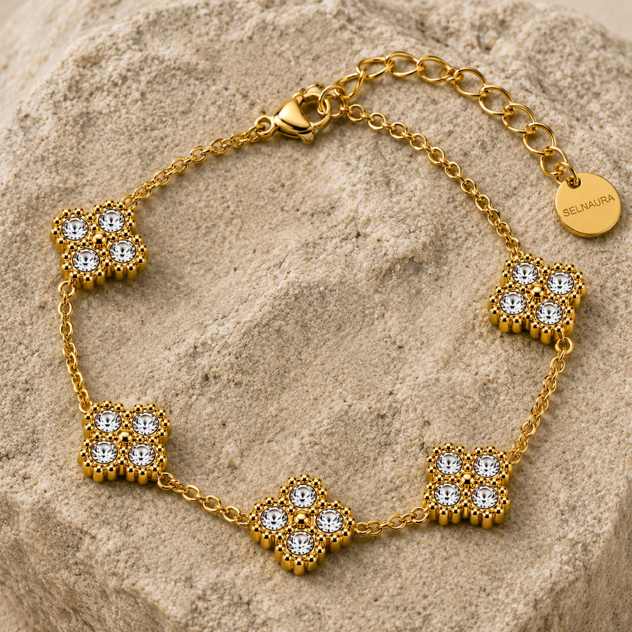 Lumi Clover Armband in Gold mit funkelnden Zirkonia Kleeblättern