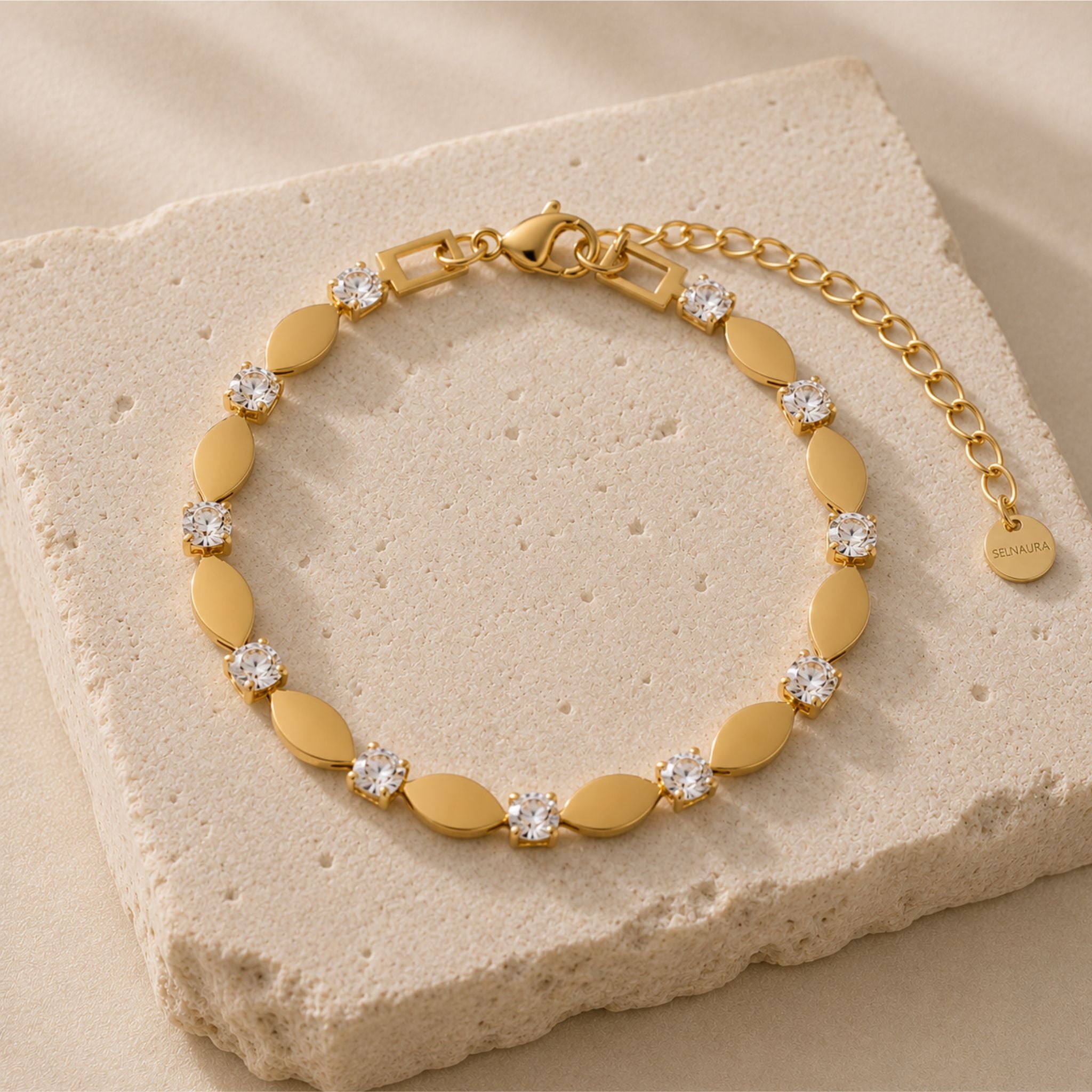 Wasserfestes Damen Armband Gold mit individuellen Gravurflächen