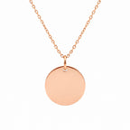 Roségoldene Coin of Meaning Kette mit rundem Anhänger, filigrane Halskette auf weißem Hintergrund