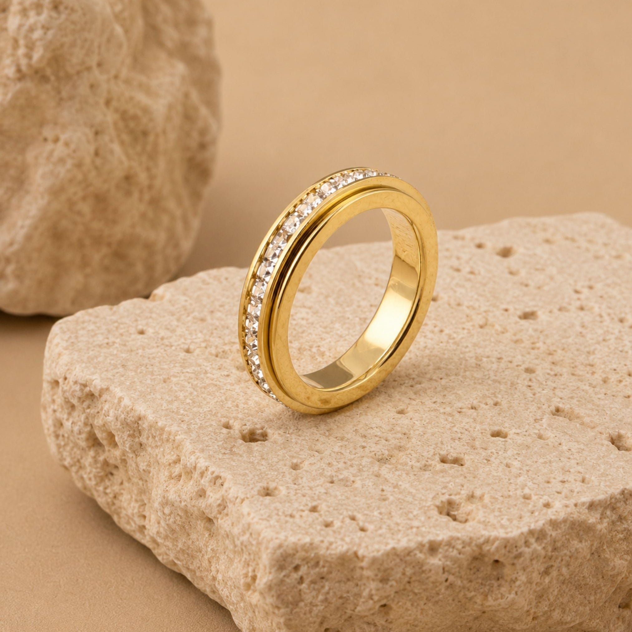 Serenity Spin Ring Gold mit funkelnden Zirkonia Steinen