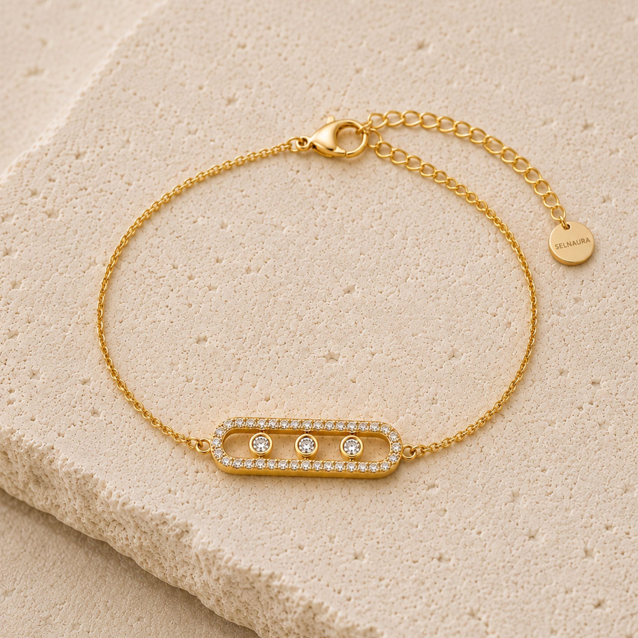Trinity Shine Armband Gold mit funkelnden Zirkonia auf Naturstein