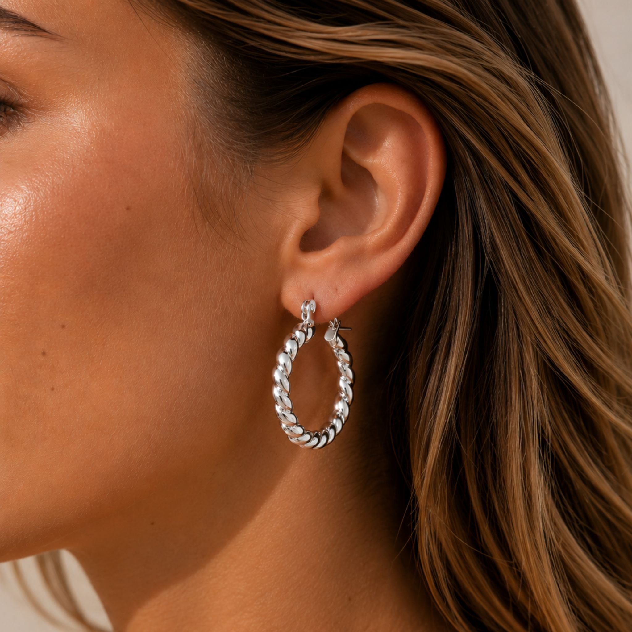 wist Ohrringe Silber getragen elegante Edelstahl Creolen für Damen